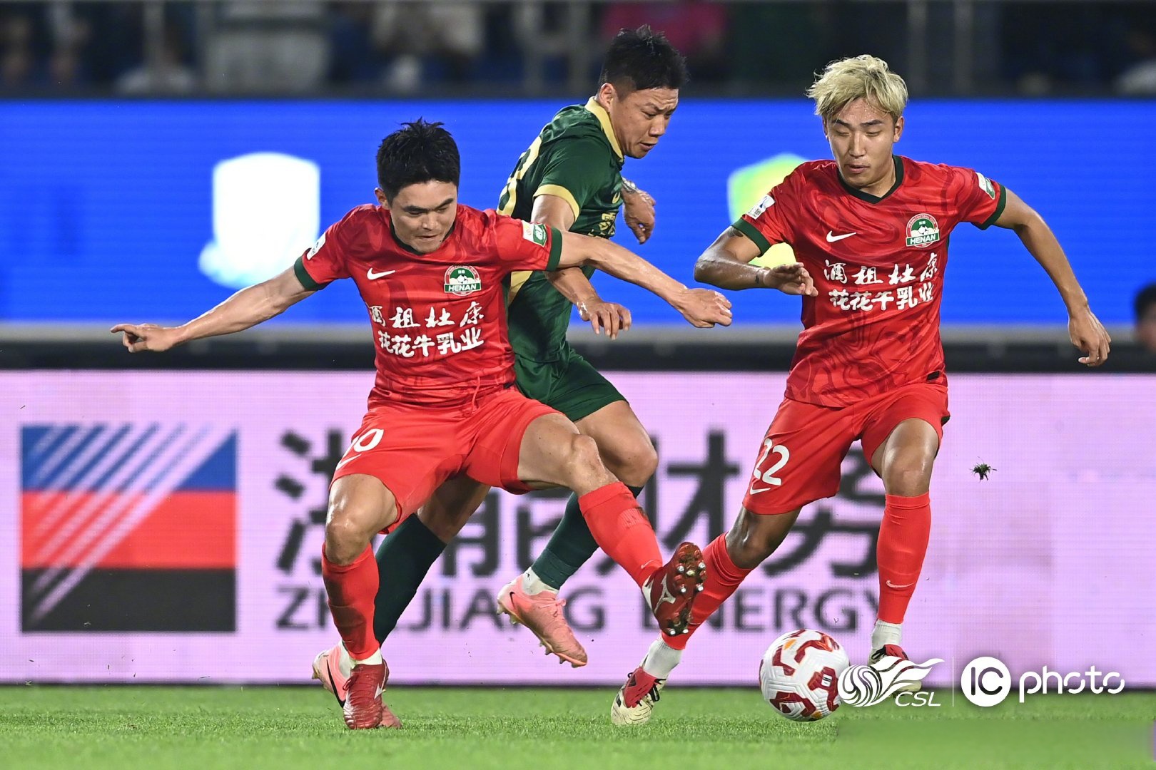 包含赛地聚焦——法甲今晨热度飙升,浙江队豪取连胜,信心回归,年轻球员得到机会的词条 包含赛地聚焦——法甲今晨热度飙升,浙江队豪取连胜,信心回归,年轻球员得到机会的词条